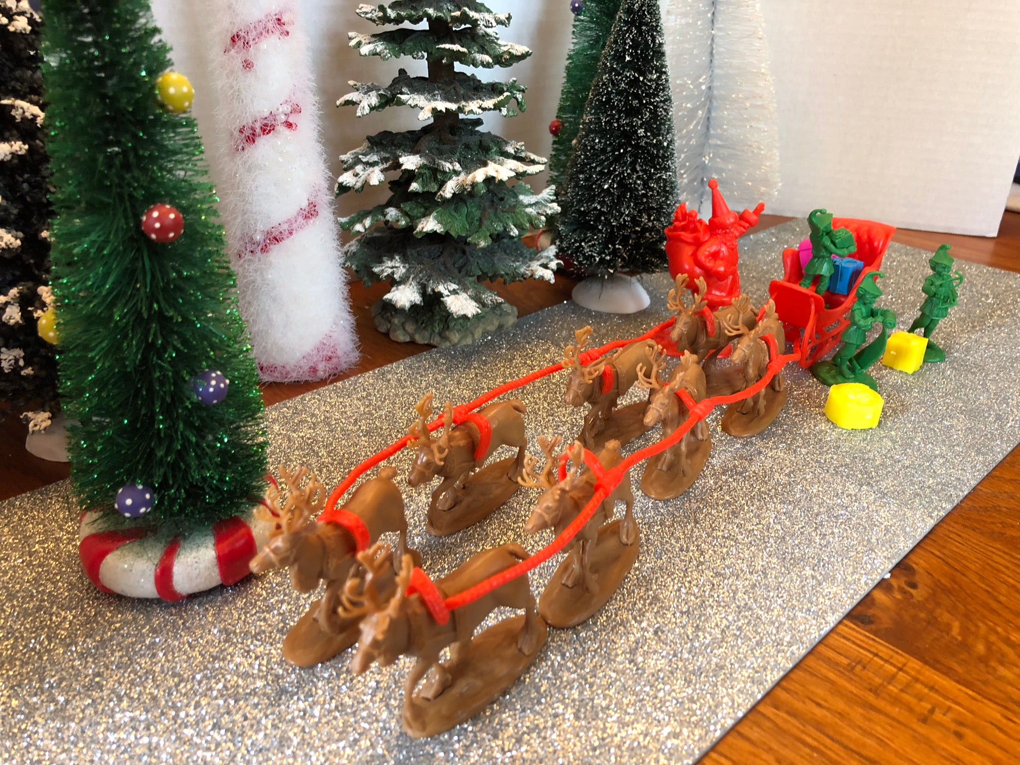 LOD008 (North Pole Set: Santa's Christmas Delivery) – LOD Toy Soldiers